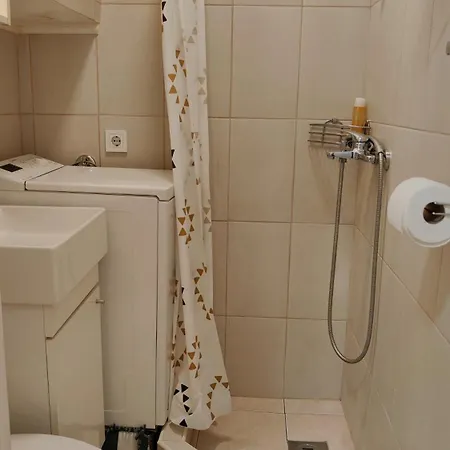 Cozy & Bright Garden Flat