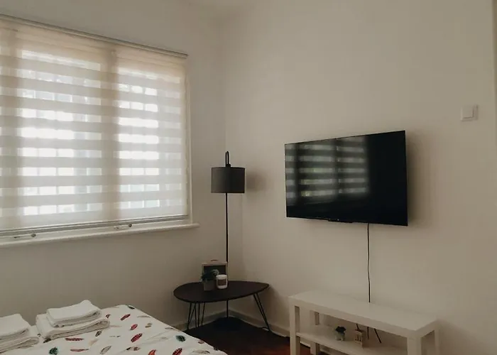 Cozy & Bright Garden Flat *