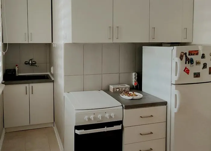 Cozy & Bright Garden Flat * פודגוריצה