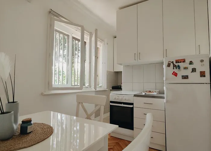 דירה Cozy & Bright Garden Flat